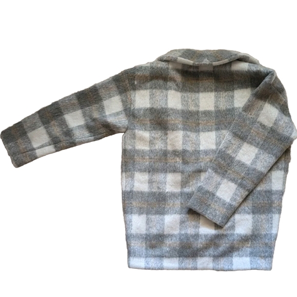 Evereve Women's Faux Fur Jacket Coat Size L Plaid Button Close Heavyweight Grey - Picture 4 of 10